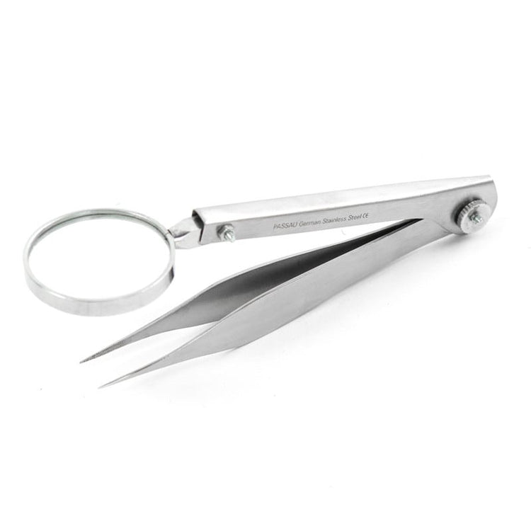 Forceps with magnifying glass